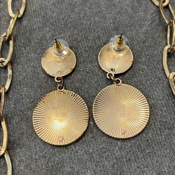 🌻3/$15 Goldtone Chainlink Necklace & Earring Set - Picture 5 of 6